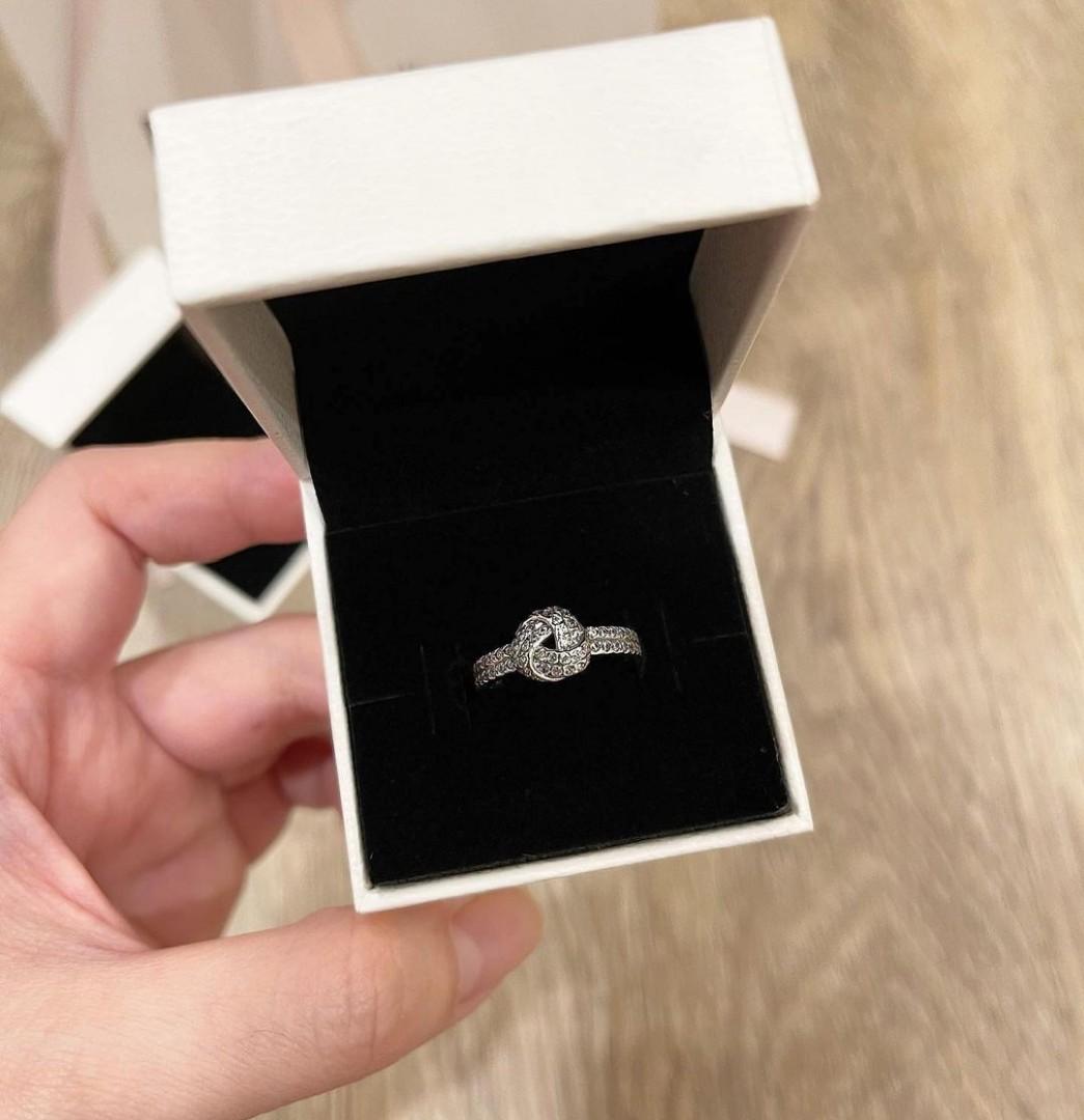 Pandora shimmering knot ring in silver
