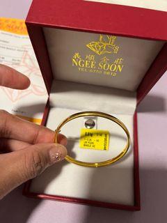 solid 916 gold bangle
