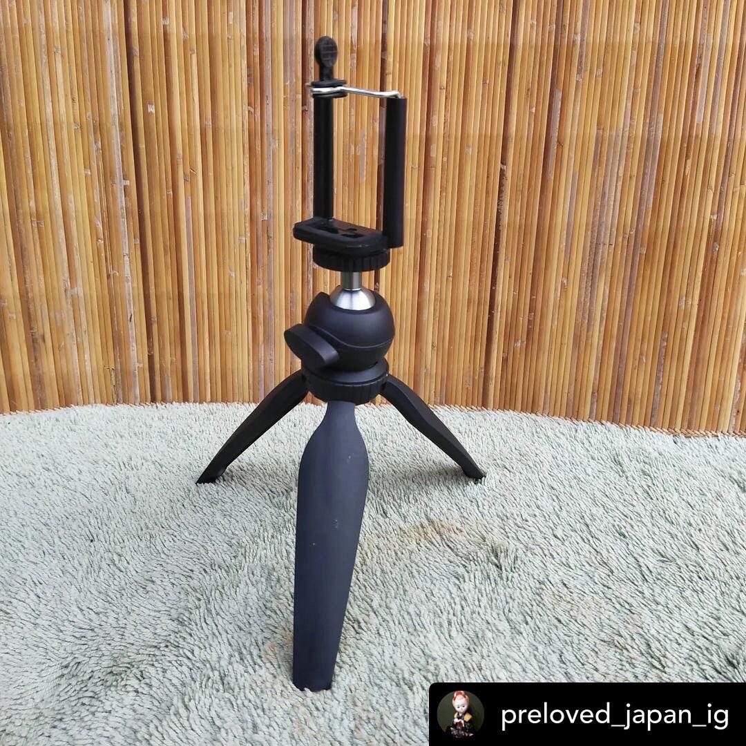 Table Camera/Cellphone TRIPOD (Category: Mounts & Holders) located in Malolos. Submitted by jestrelita (Listing ID 1190494460, Image 1). Description: Table Camera/Cellphone TRIPOD P280 - Good condition - flexible leg support - 360° free rotation 💙💚💛💜❤️💗.