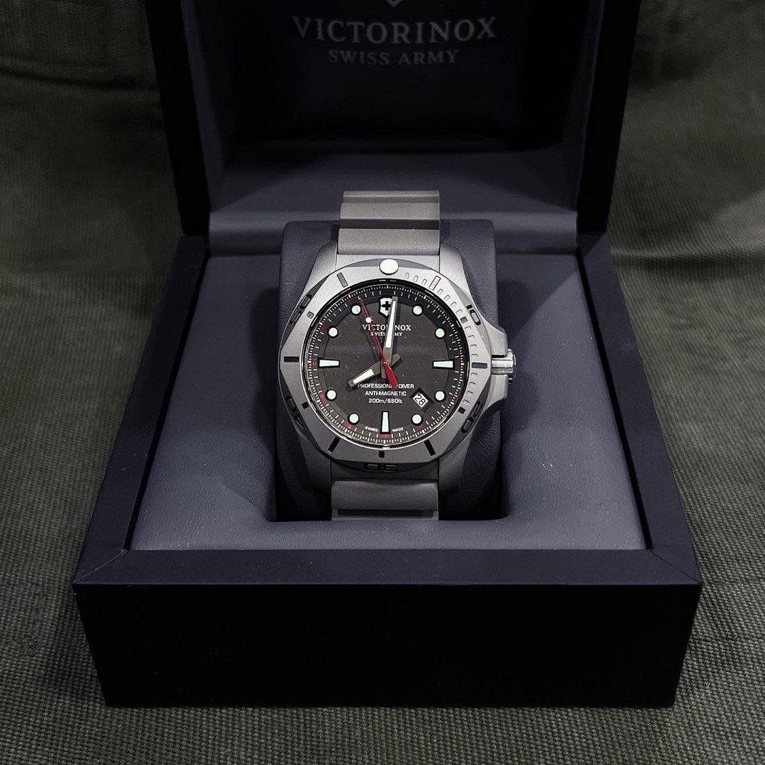 Victorinox 已停產鈦金屬石英潛水錶titanium watch , 名牌, 手錶