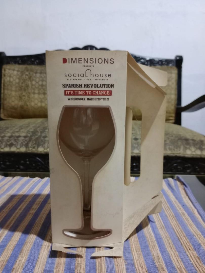 DIMENSIONS Wine Glass, Antik, Pajangan di Carousell