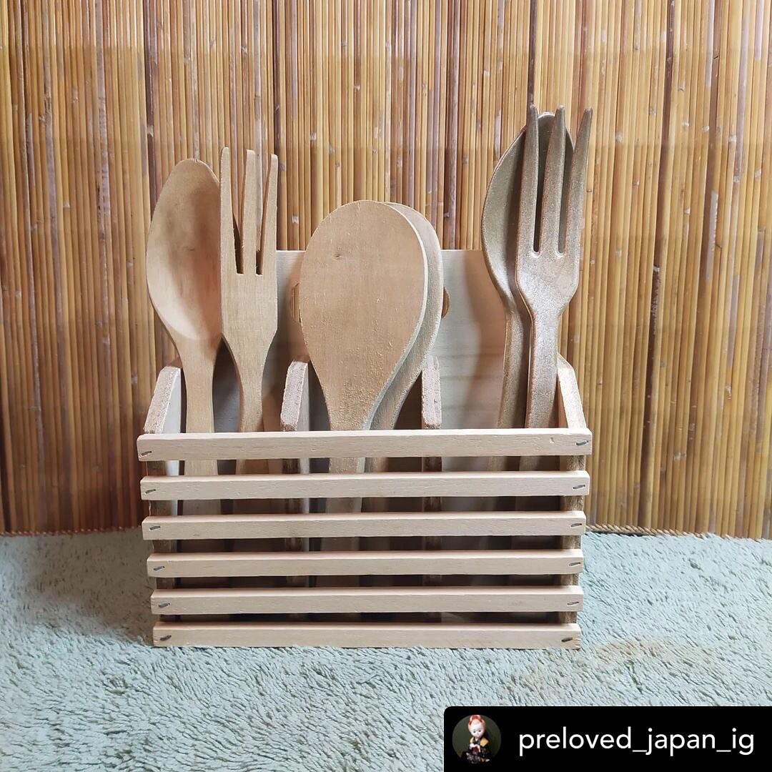 Wooden Kitchen Utensils with Organizer (Category: Cookware & Accessories) located in Malolos. Submitted by jestrelita (Listing ID 1190494397, Image 2). Description: Wooden Kitchen Utensils with Organizer P550 all - 6 pcs wooden kitchen utensils - with wooden rack organizer - good condition 💯❤️💯❤️💯❤️💯.