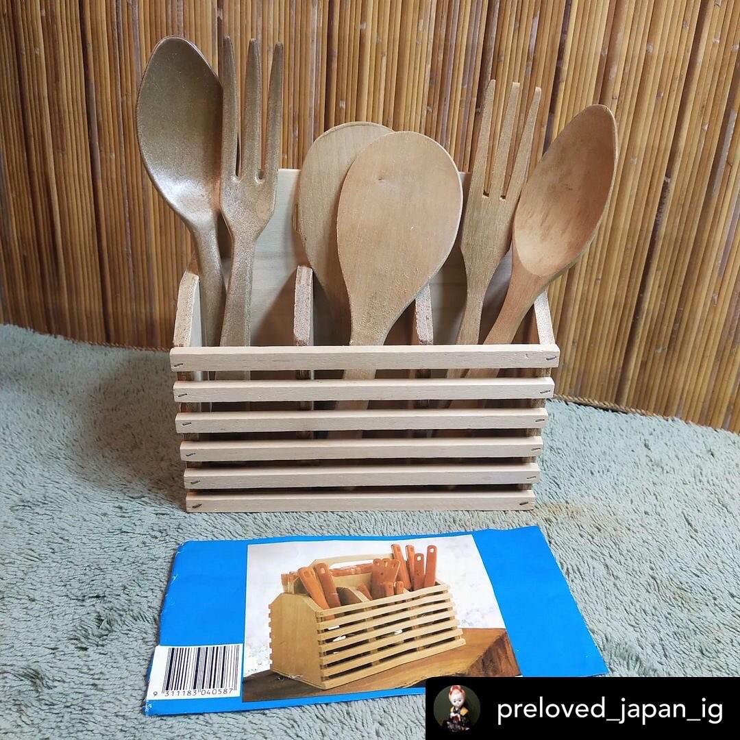 Wooden Kitchen Utensils with Organizer (Category: Cookware & Accessories) located in Malolos. Submitted by jestrelita (Listing ID 1190494397, Image 1). Description: Wooden Kitchen Utensils with Organizer P550 all - 6 pcs wooden kitchen utensils - with wooden rack organizer - good condition 💯❤️💯❤️💯❤️💯.