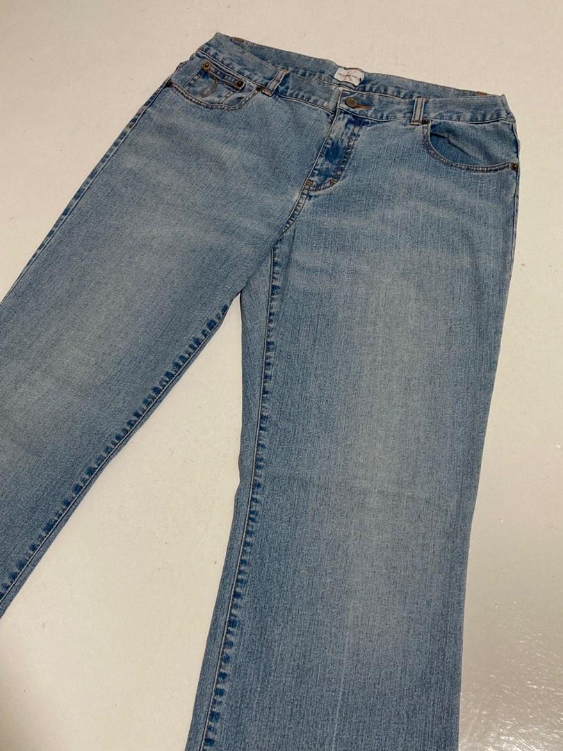 Authentic Calvin Klein Baggy and semi Curvy on top, Wasitline 33, Women's  Fashion, Bottoms, Jeans on Carousell
