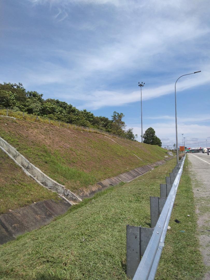 Beside PLUS Highway & potential convert to Petrol Pump Station