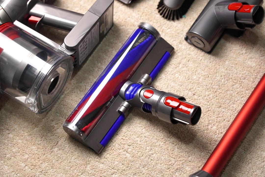 Dyson V8 slim fluffy + cordless vacuum (2 yr warranty Harvey Norman
