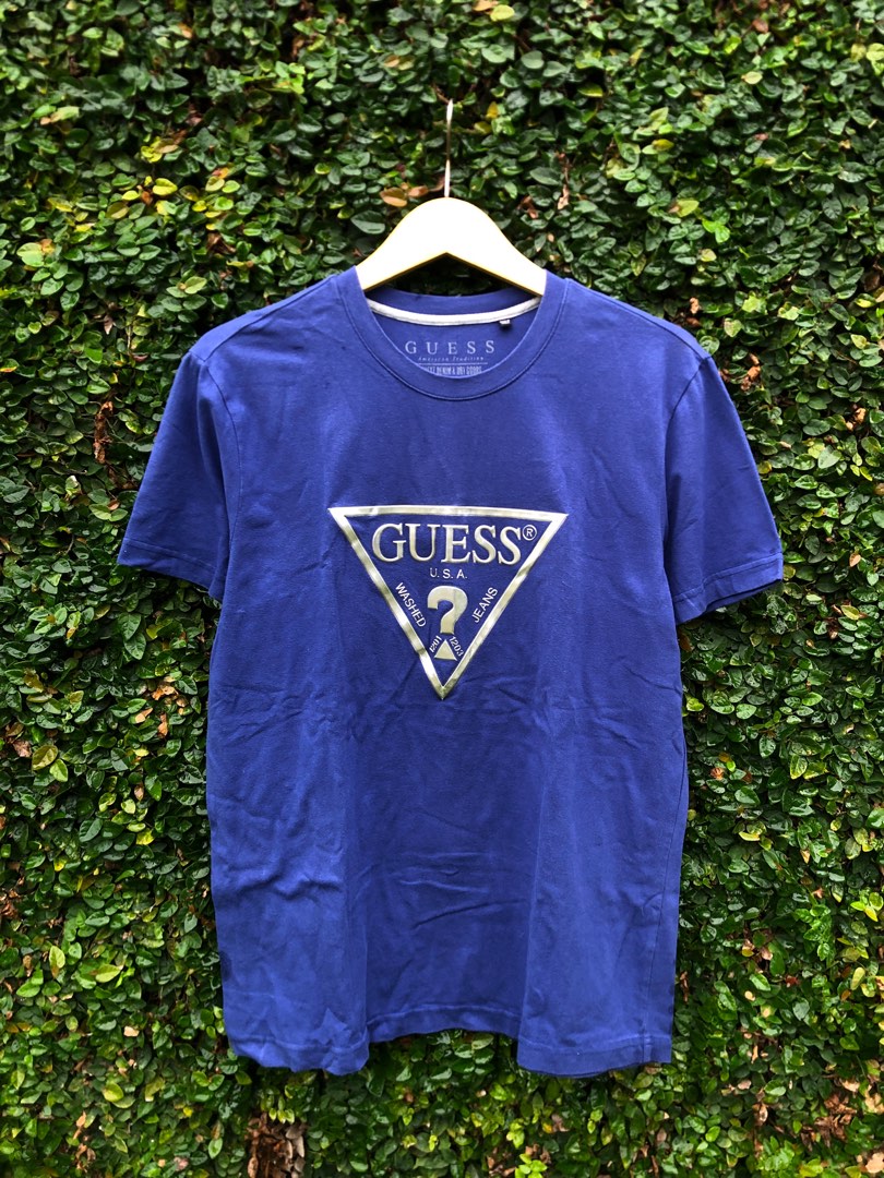guess triangle logo, Fesyen Pria, Pakaian , Atasan di Carousell