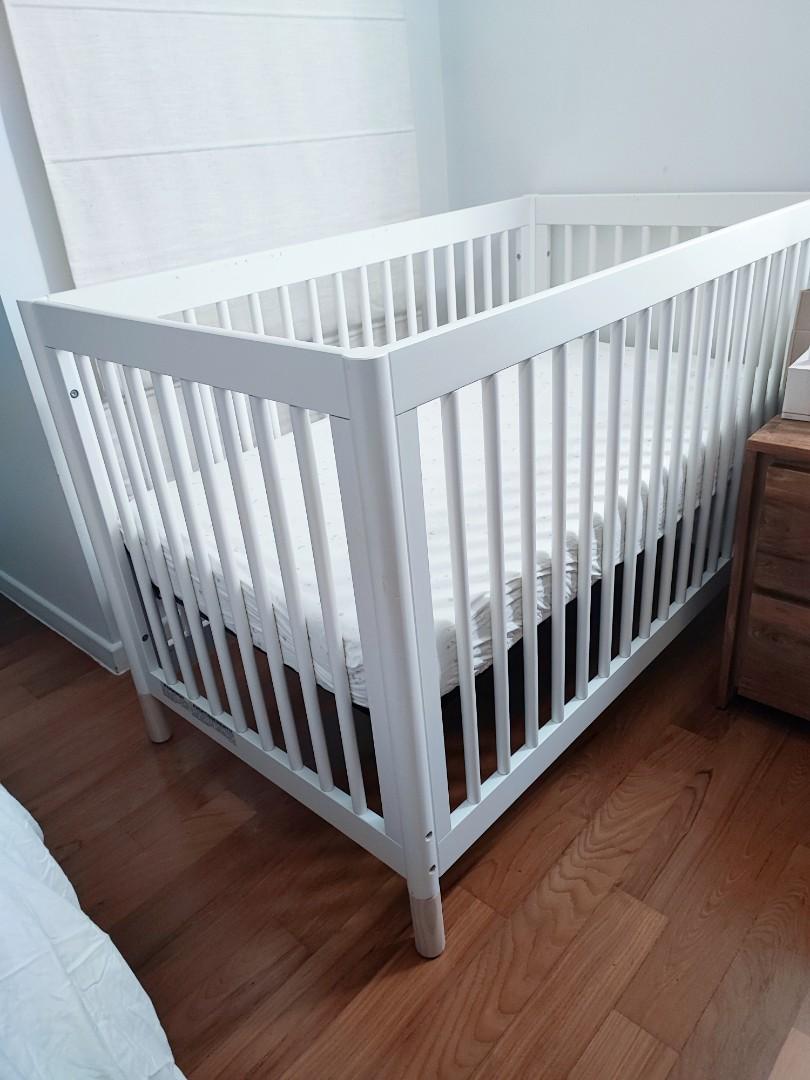 Hatchery Crib Babyletto Gelato 3 in 1 Convertible Crib with BRAND NEW