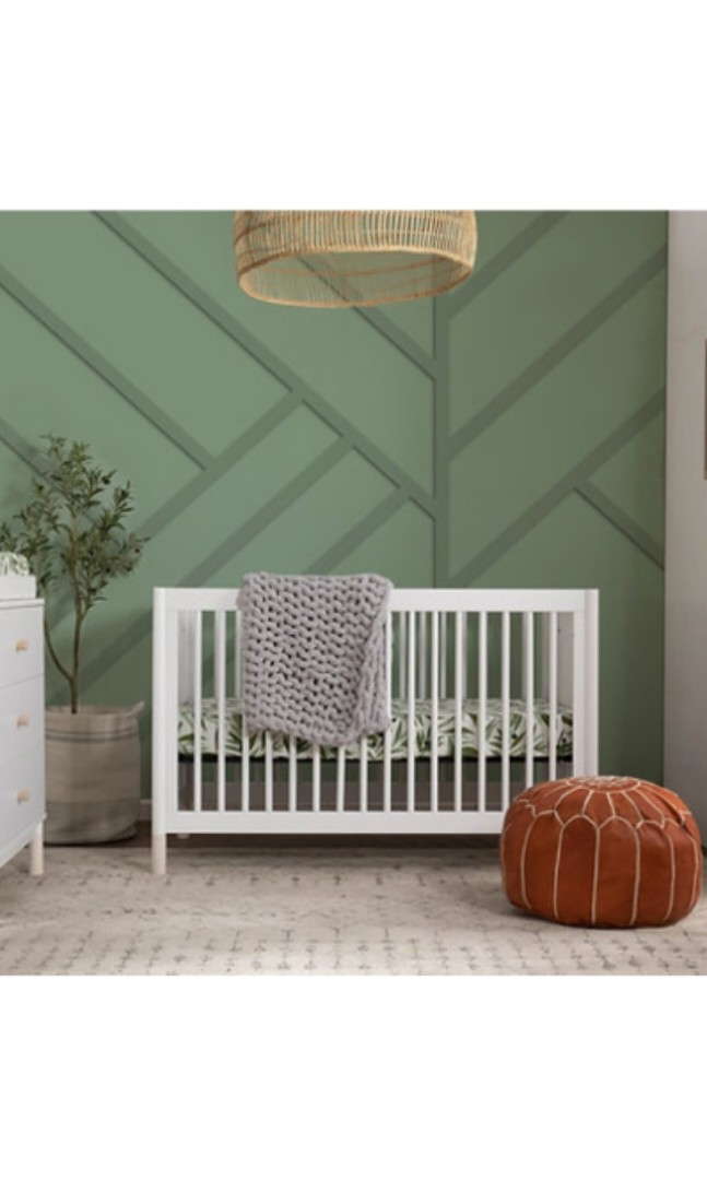 Hatchery Crib Babyletto Gelato 3 in 1 Convertible Crib with BRAND NEW