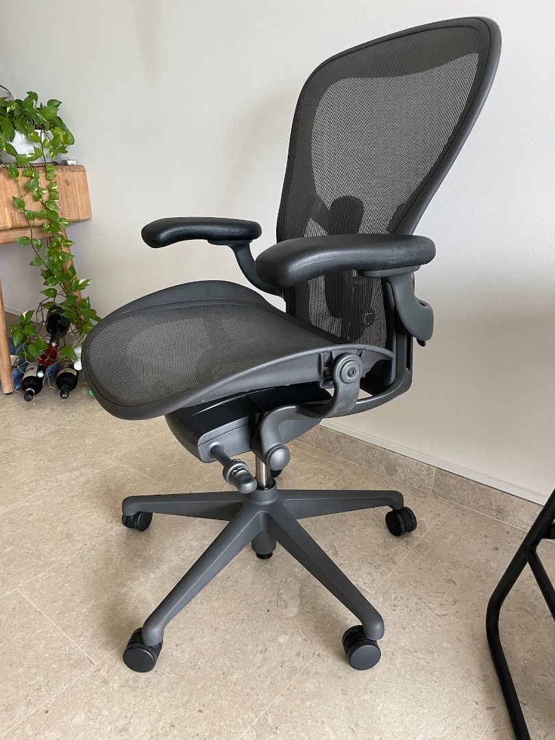 Herman Miller Aeron Remastered [Size C] As New with SG Receipt
