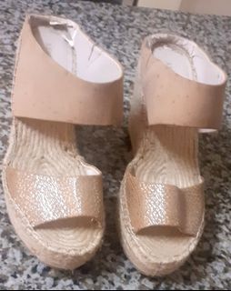 (Category: ) located in . Submitted by goodforless (Listing ID 1190549306, Image 1). Description: .