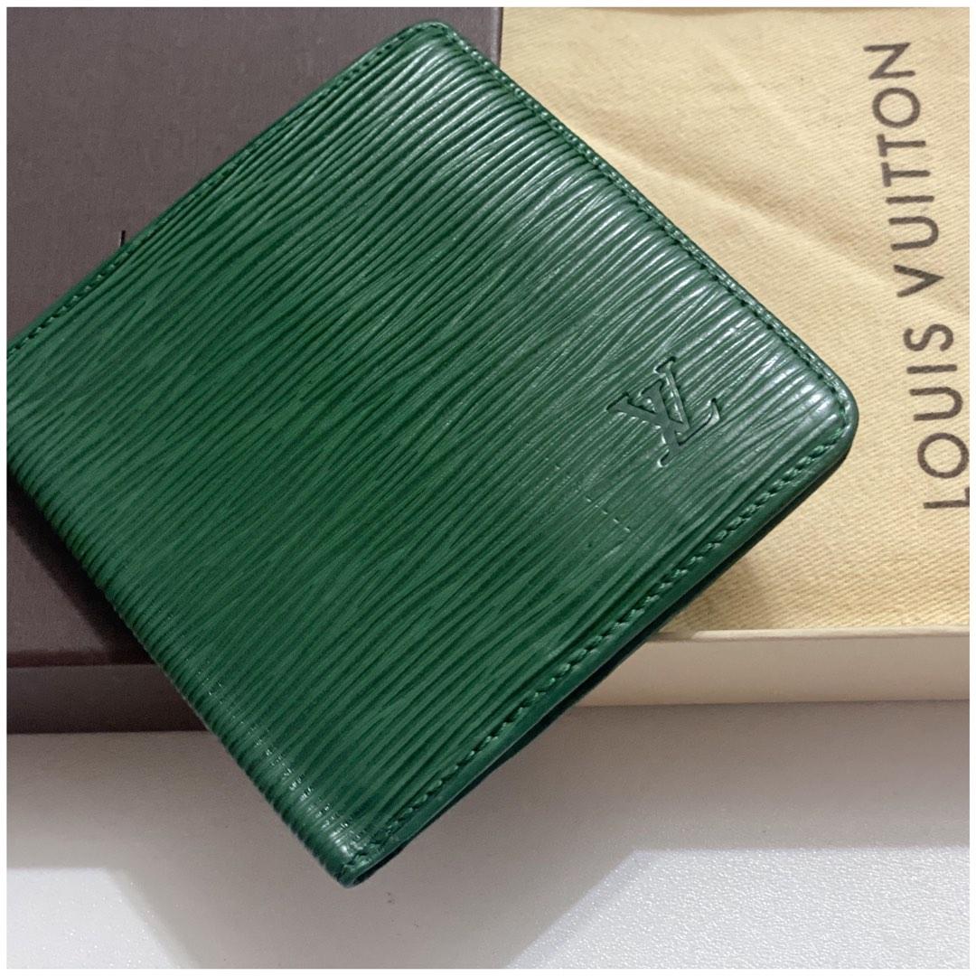 Louis Vuitton Green Epi Leather Borneo Men's Bifold Wallet Slender Multiple