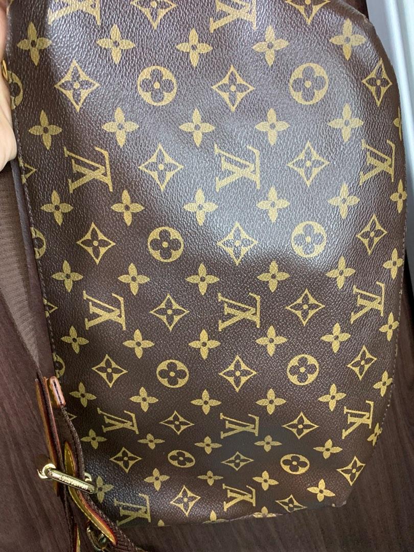 Louis Vuitton banana bag, Barang Mewah, Tas & Dompet di Carousell