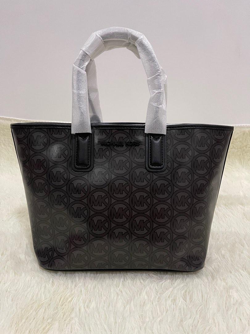 Mk Jodie Small (Category: Luxury Bags & Wallets) located in Calamba. Submitted by zarahzion (Listing ID 1190527310, Image 1). Description: Michael kors Jodei small comes with tag,cc & polyplastic Guaranteed original & brandnew From USA 🇺🇸 .