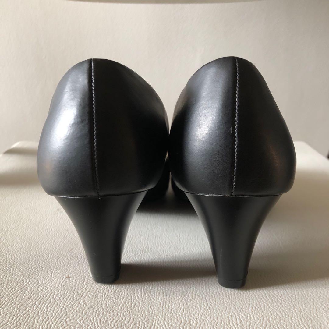 Black heels size 11 wide top