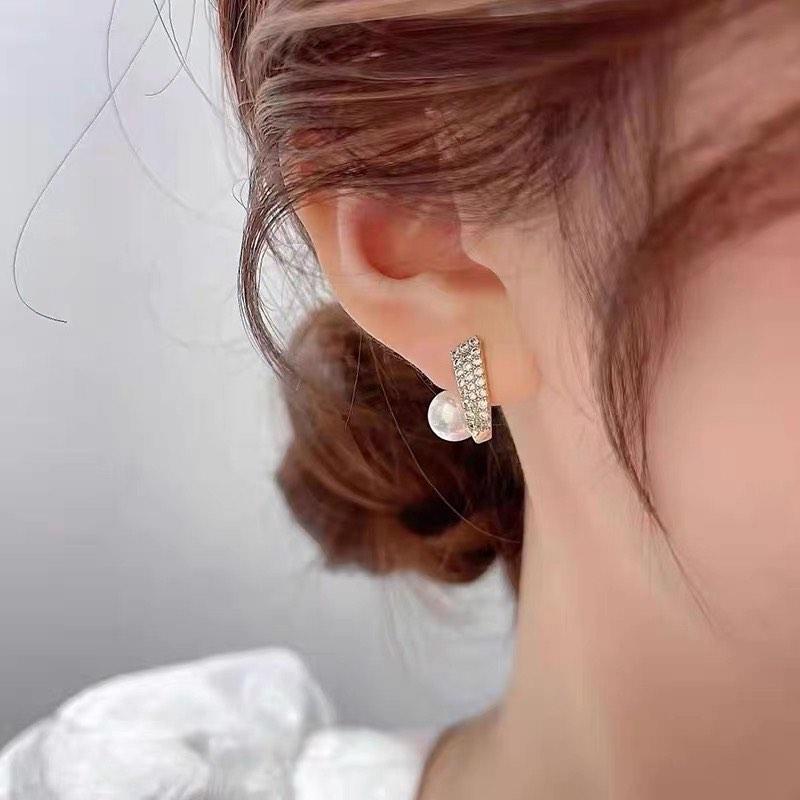 Gold best sale earrings formal