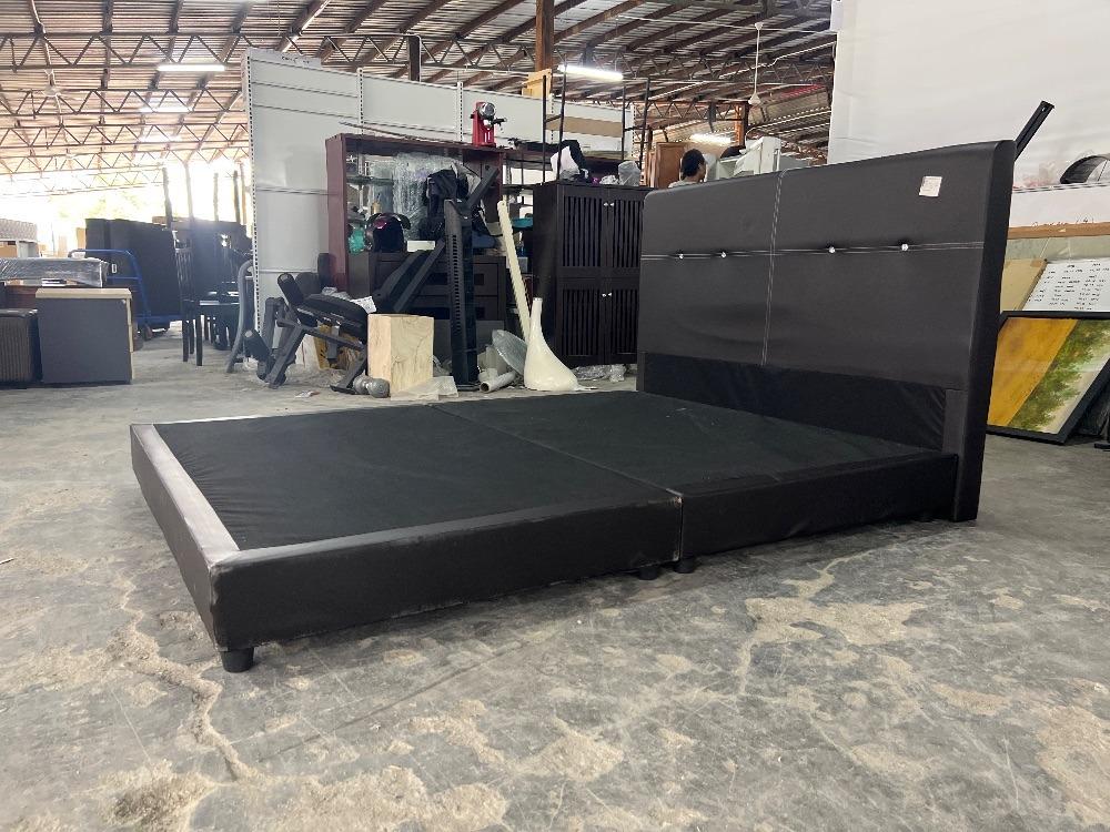 PU Leather Queen Size Bed Frame Black Colour / Rangka Katil Saiz Queen