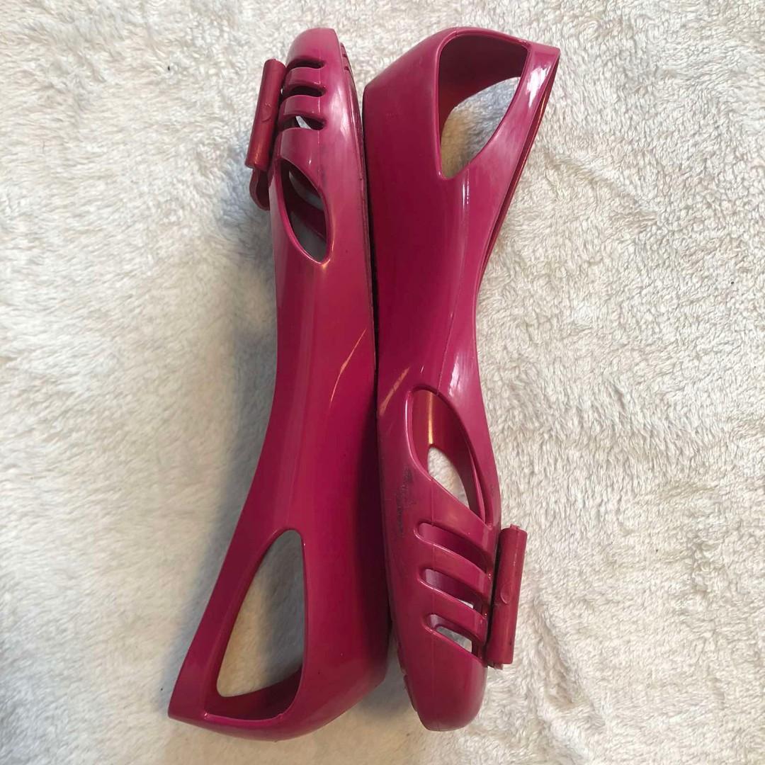 salvatore ferragamo jelly flats