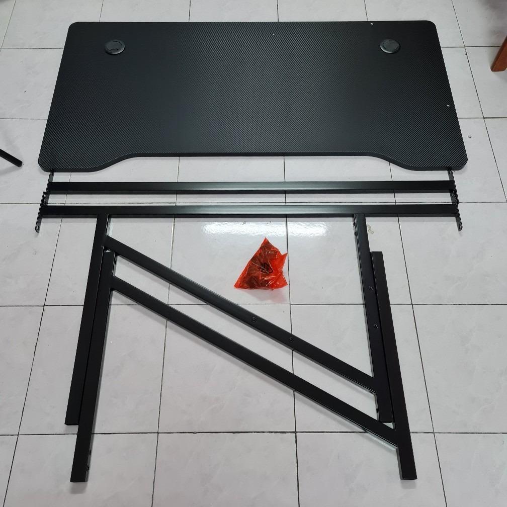 Study table (Category: Tables & Sets) located in Kuala Lumpur. Submitted by lilzyi (Listing ID 1190624576, Image 2). Description: Study table Black colour , well used ( no dents) used for 3 months only almost like new ( condition as above) rm200 fixed need to let go asap ( leaving for uni ) pls contact 019 638 1818 ( chin ) thank you .