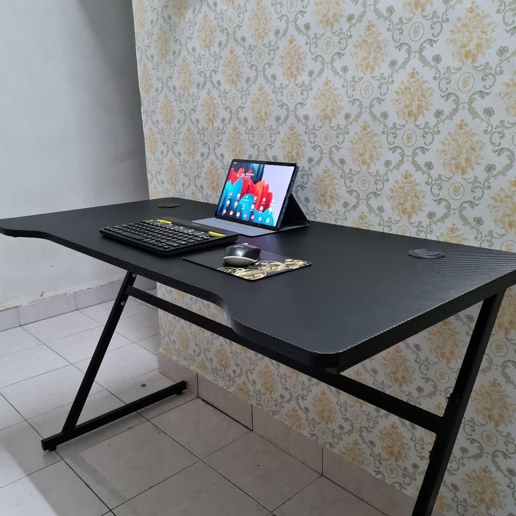 Study table (Category: Tables & Sets) located in Kuala Lumpur. Submitted by lilzyi (Listing ID 1190624576, Image 1). Description: Study table Black colour , well used ( no dents) used for 3 months only almost like new ( condition as above) rm200 fixed need to let go asap ( leaving for uni ) pls contact 019 638 1818 ( chin ) thank you .