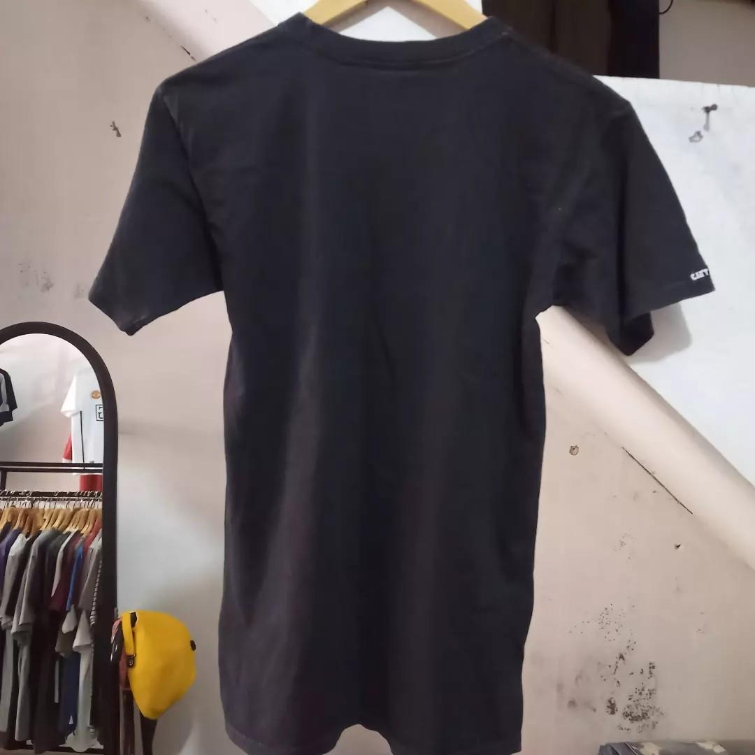 T-shirt THE CROOKS, Fesyen Pria, Pakaian , Atasan di Carousell