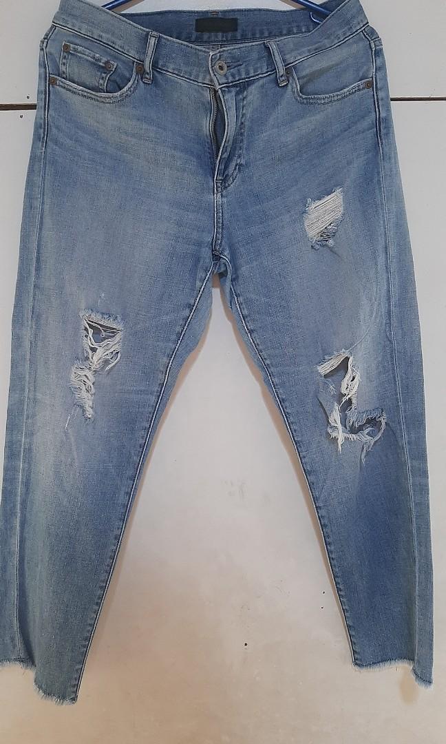 Uniqlo Tattered Jeans, Women's Fashion, Bottoms, Jeans on Carousell