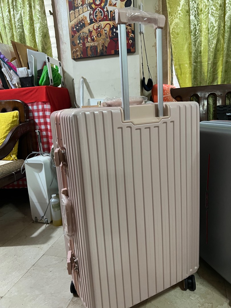 28 inches Luggage, Hobbies & Toys, Travel, Luggage on Carousell