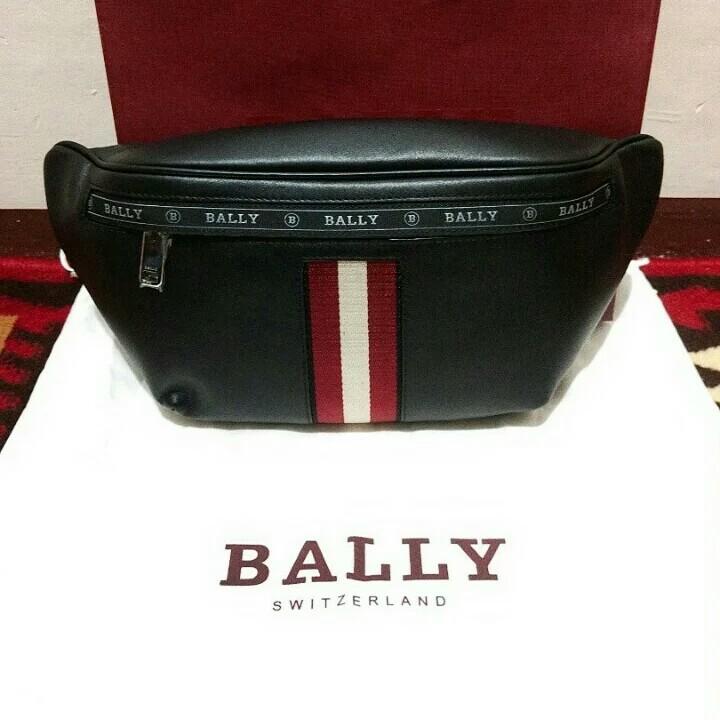 LV handbag with serial number- 385 rb (SOLD) material : kulit asli detail  on tokped : nicha store #taskerja #taschanel #taspreloved #bally…