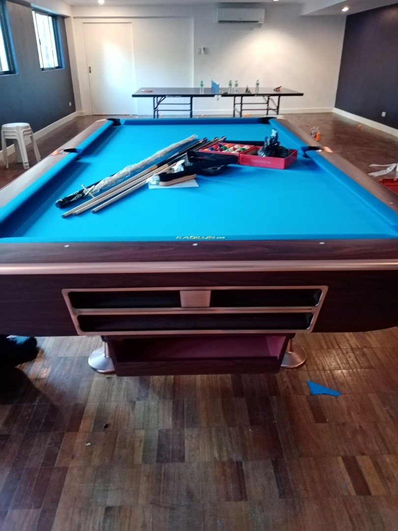 BRUNSWICK BILLIARD TABLE, Sports Equipment, Sports & Games, Billiards