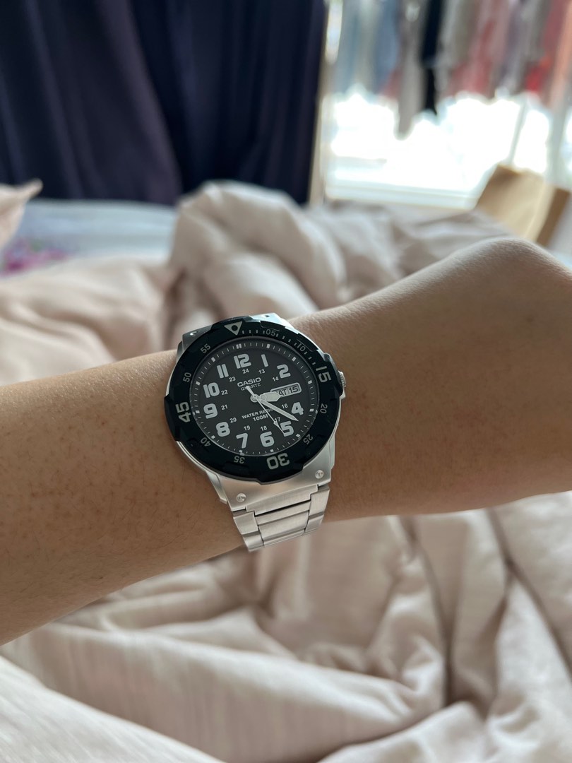 Casio MRW 200HD 1B Mens Watch Men s Fashion Watches
