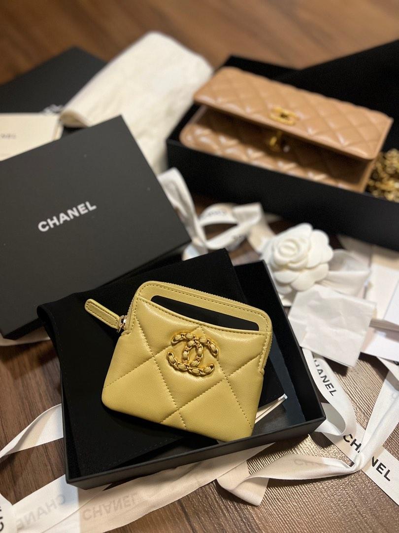 Chanel 19 Card Holder with Zip Toast lookalike, Luxury, Bags & Wallets on  Carousell