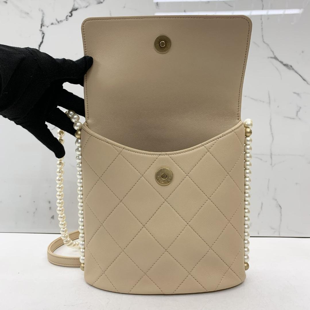 Chanel Cream Patent Leather Chocolate Bar Tote - ShopperBoard