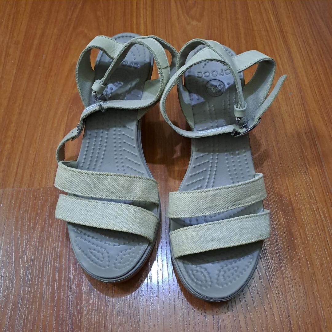 Crocs Women s Leigh Wedge Sandal Size 7 Women s Fashion Footwear