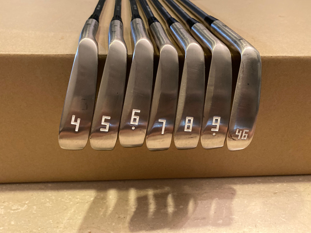Globeride ONOFF IRON AKA 2020 7 Iron Set 5-9 P,A RH Regular NS Zelos 8
