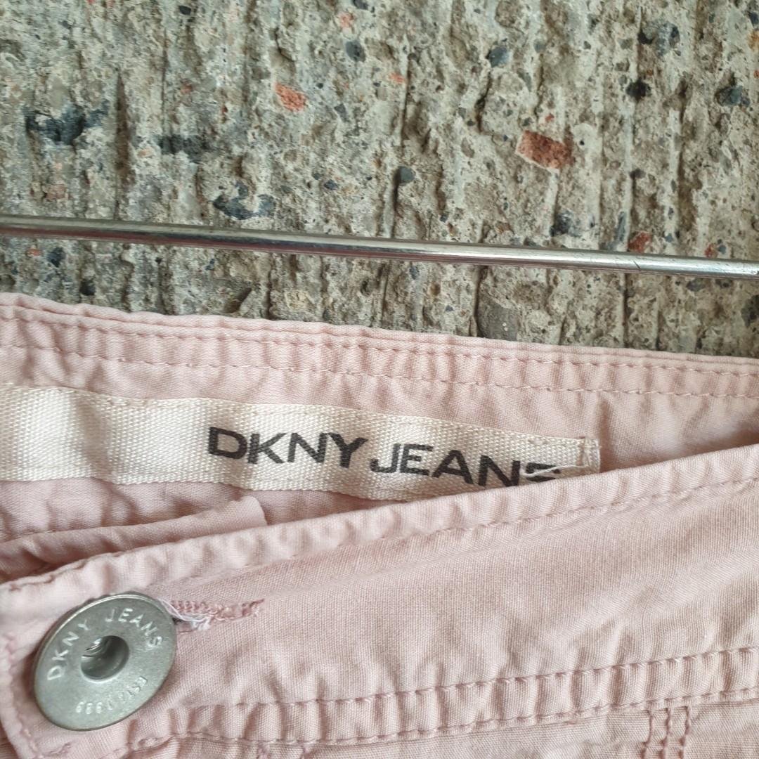 DKNY Short (Category: Shorts) located in Valenzuela. Submitted by phase2shop (Listing ID 1190787068, Image 2). Description: no flaws.