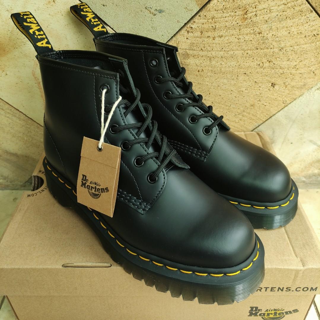 Docmart shop 6 holes