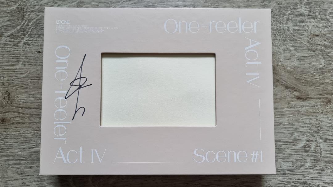 Eunbi Signed Album IZ*ONE Mwave One Reeler Scene 1, Hobbies & Toys