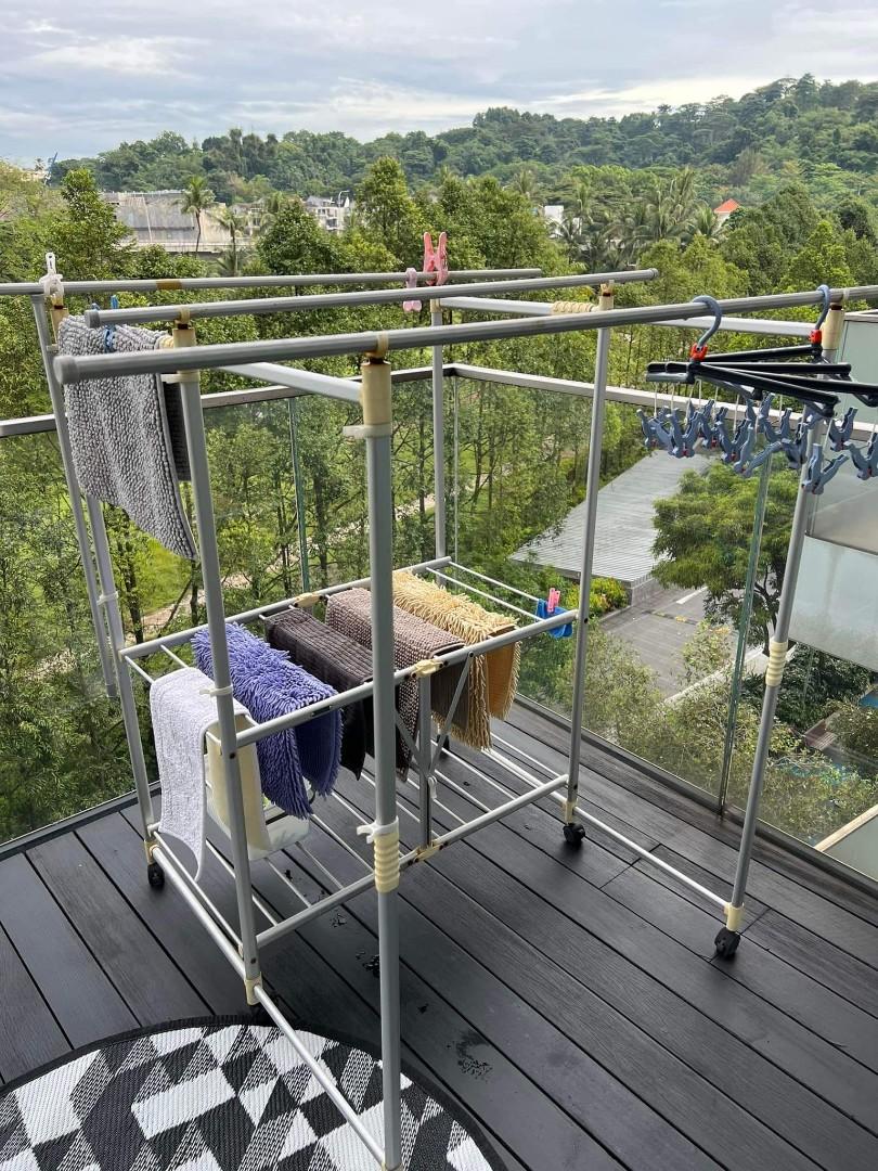 Extendable laundry rack outlet
