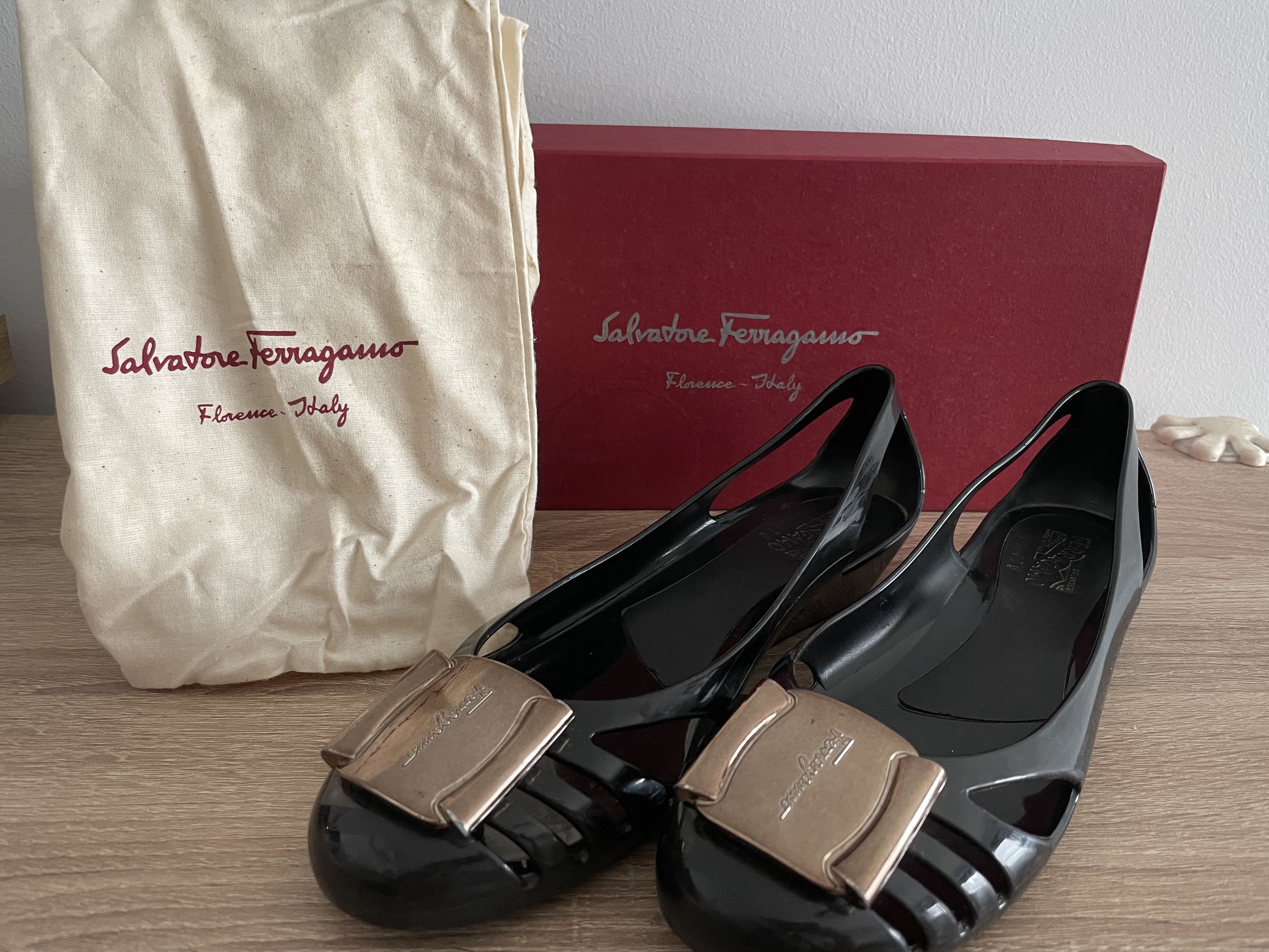 ferragamo jelly flats review