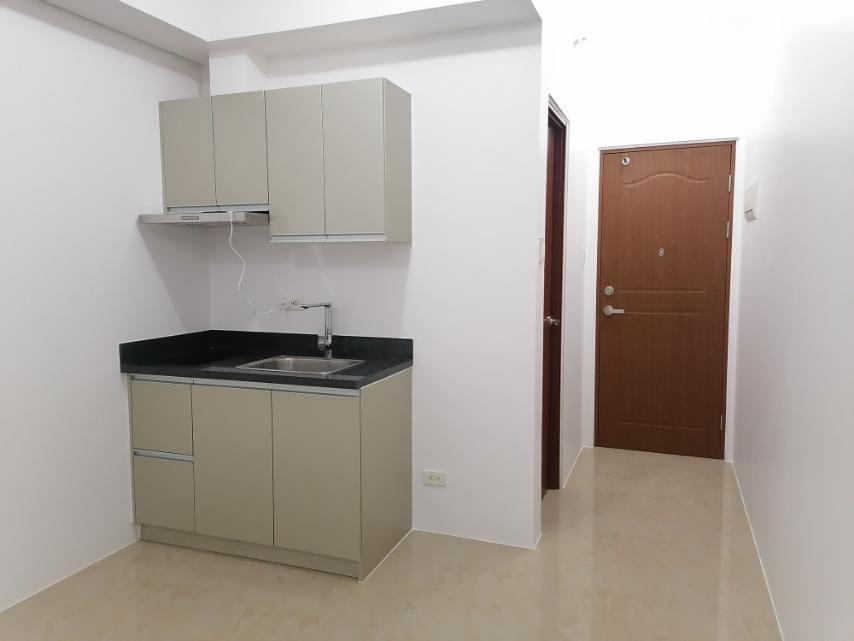 FOR SALE!!! The Beacon Condominium Amorsolo Tower Located along Chino ...