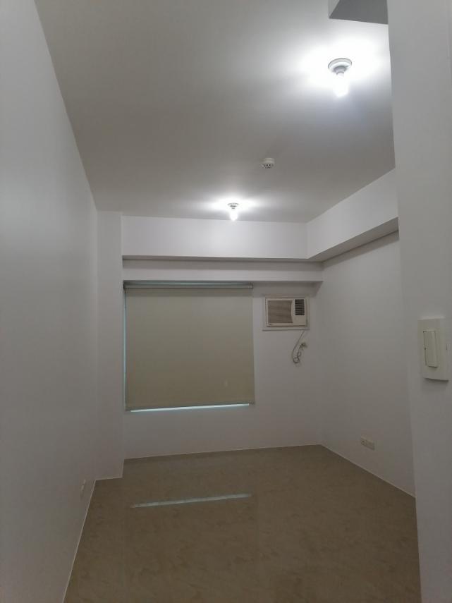 FOR SALE!!! The Beacon Condominium Amorsolo Tower Located along Chino ...