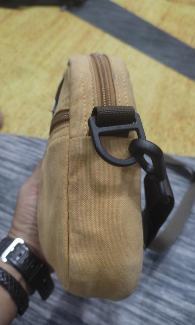 Gregory (Category: Sling Bags) located in Rawang. Submitted by azamtechnician (Listing ID 1190835240, Image 3). Description: - sling bag Gregory - item original - item select - item collection - condition 8/10 - Rm 180 - postage Sm Rm 10 Ss RM 15 - Cod BTP Rawang Selangor - whassap 0184649443.