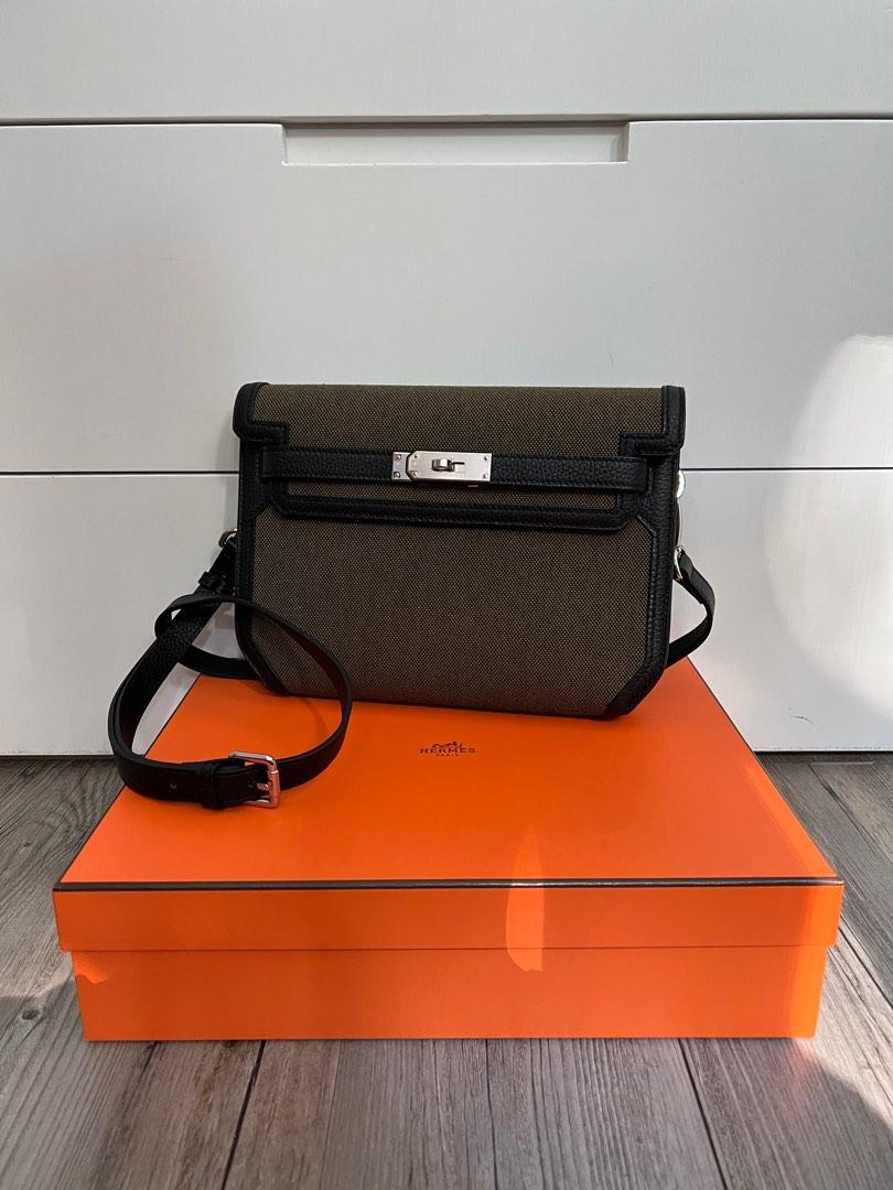 Hermes Kelly Depeches 25 Pouch Black Galop D'Hermes Gold in 2023