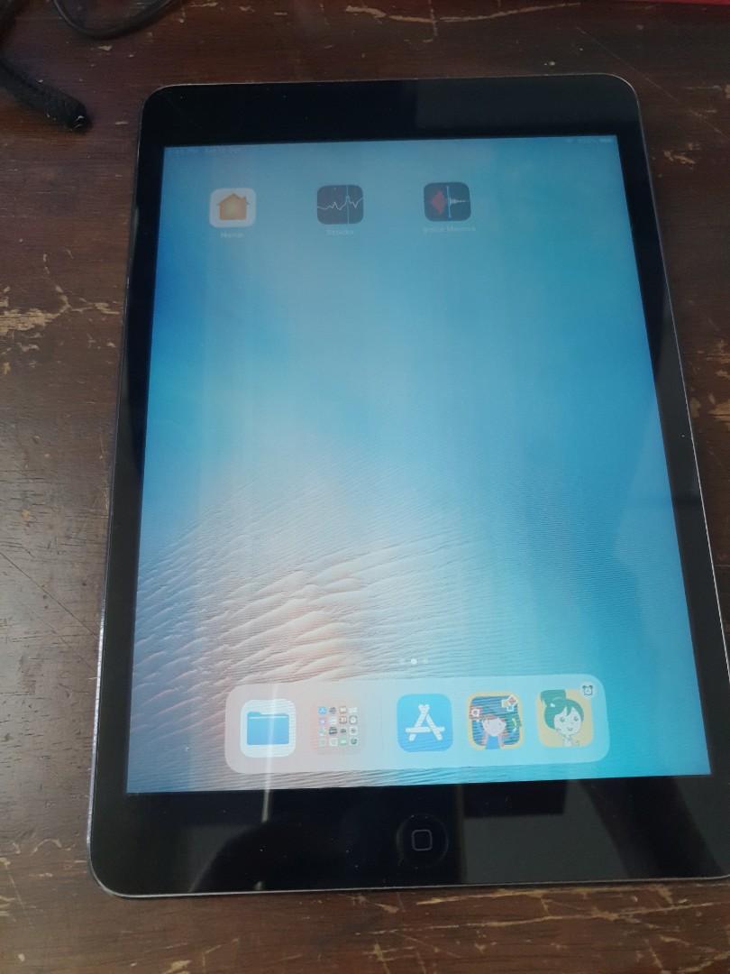 iPad mini 2 (Category: iPad) located in Singapore. Submitted by kennypenny888 (Listing ID 1190777366, Image 1). Description: iPad mini 2, screen has colouration but otherwise functions well.