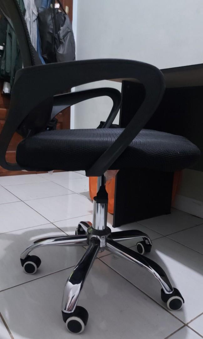 Kursi Kantor Hidrolik Putar Kursi Kerja Perabotan Rumah Di Carousell kursi-kantor-hidrolik-putar-kursi-kerja-perabotan-rumah-di-carousell