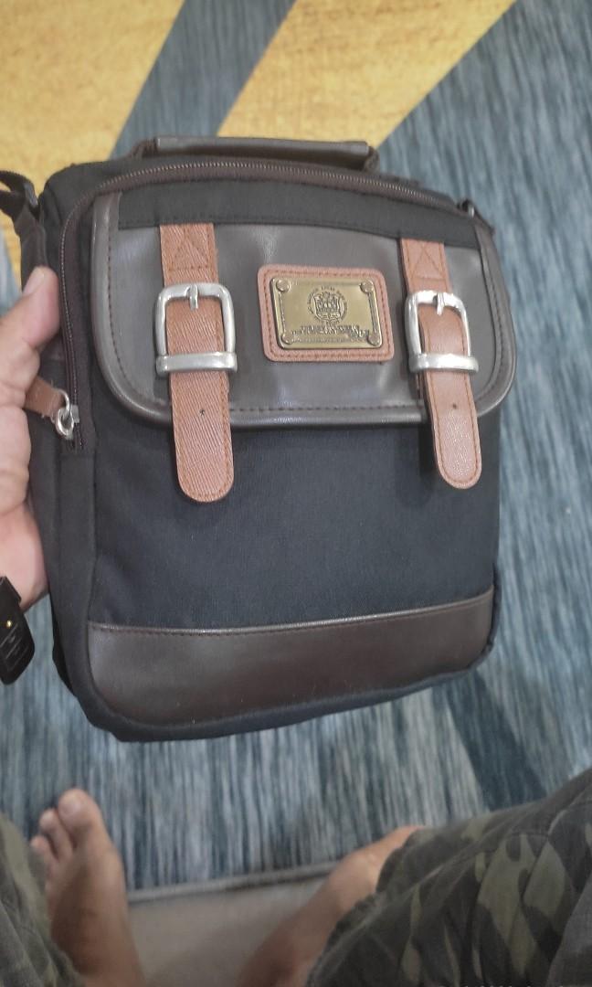 Lucas store sling bag