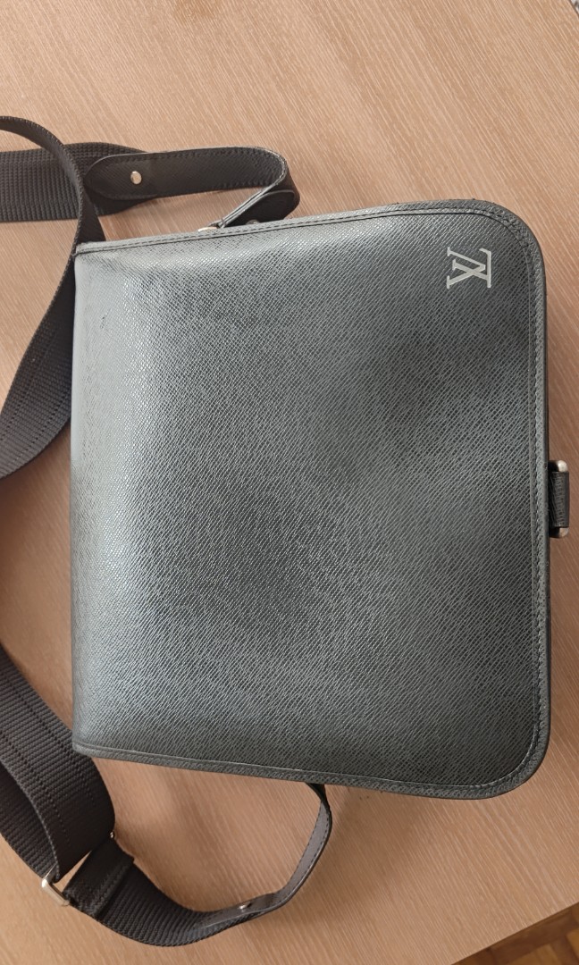 Louis Vuitton LV Brown/Green Taiga leather Dersou messenger bag , Luxury,  Bags & Wallets on Carousell
