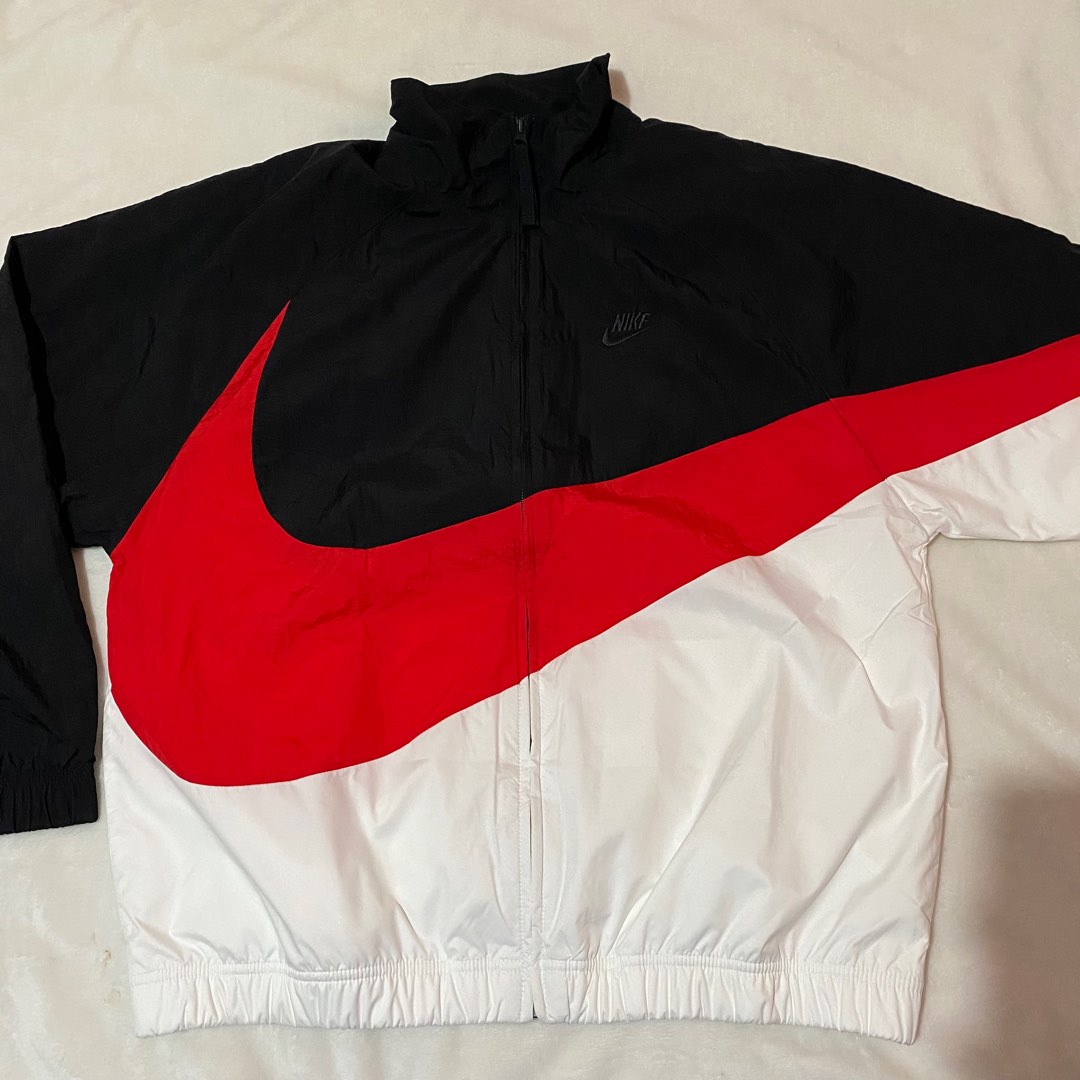 Nike Woven Big Swoosh🖤🤍, Men's Fashion, Coats, Jackets and Outerwear on  Carousell