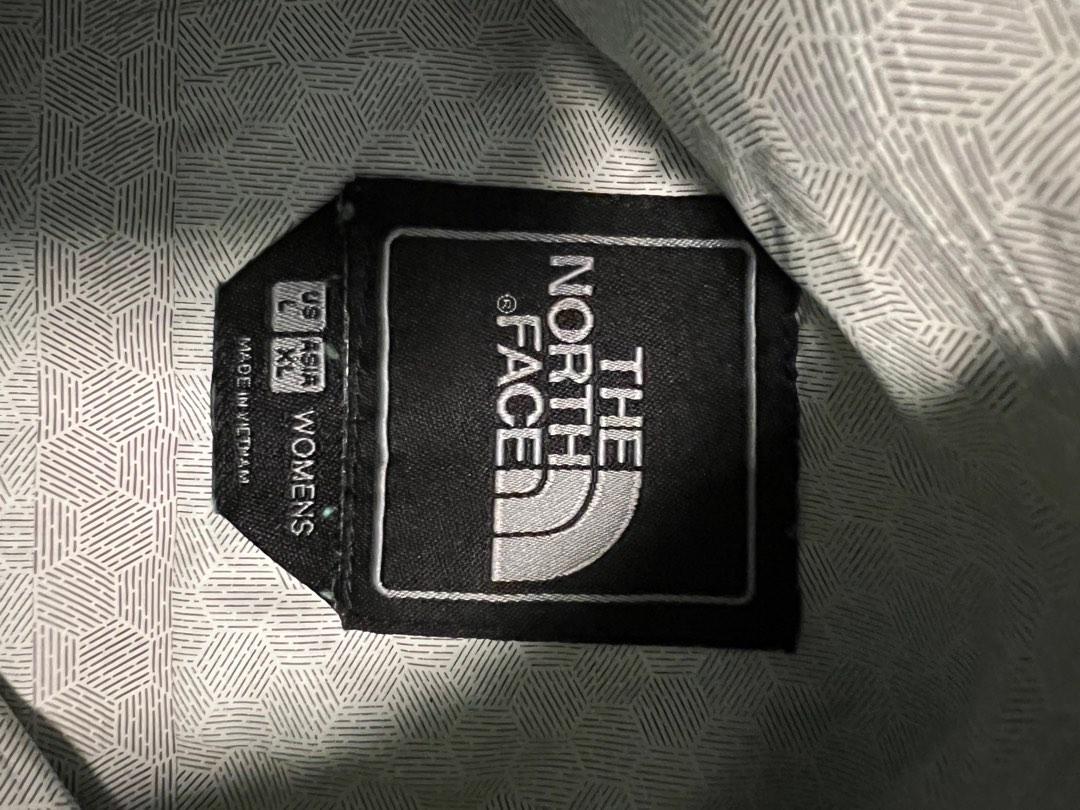 NorthFace outer jacket (Category: Coats, Jackets and Outerwear) located in Singapore. Submitted by stlighters (Listing ID 1190736758, Image 2). Description: Green woman’s and blue boy’s NorthFace for skiing or as a poncho. size as per photo. Take both $160..