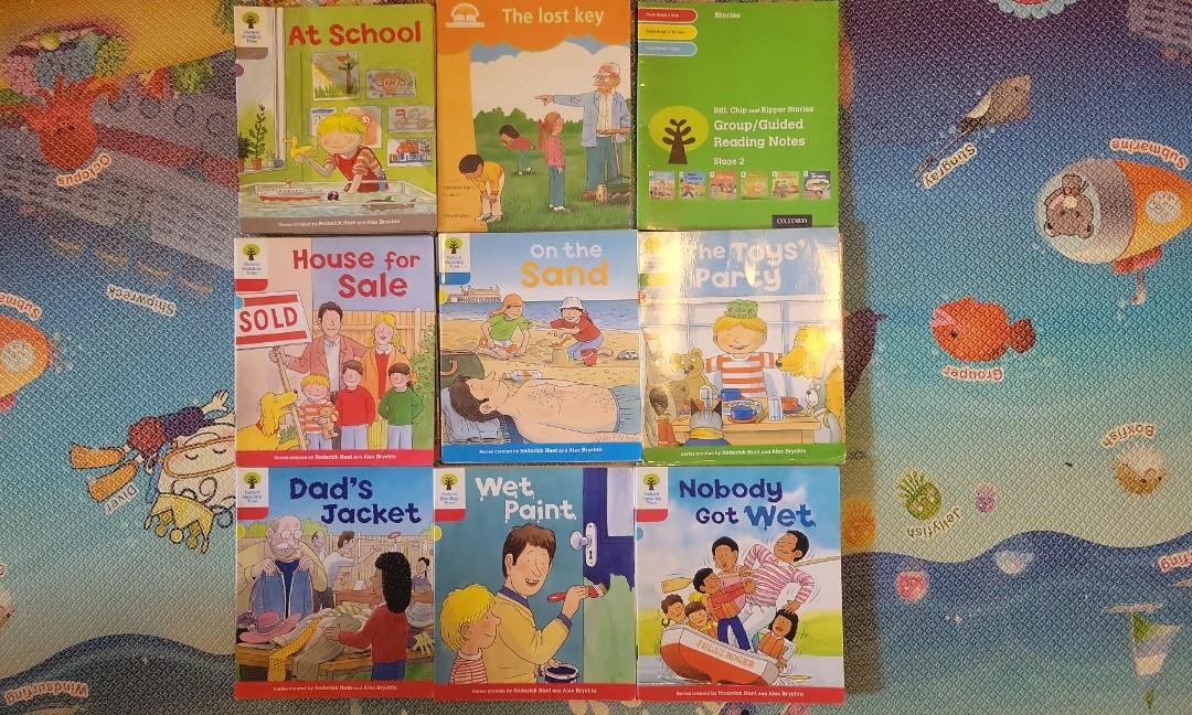 Oxford Reading Tree （分類：兒童書籍）位於 Hong Kong。 由 KT0526 提交（商品編號 1190746708，圖片 1）。簡介： Oxford Reading Tree 系列，日常生活故事加有趣圖畫，畀小朋友學會簡單英文描述。 適合年齡：幼稚園學童 共35本故事書 1 . The Lost Key (Orange Book 6) ‐ 1 本 2. Stage 2 (6 本) + Group/Guided Resding Notes 3. Stage 3 (6 本) 4. Stage 4 - More Stories A (6本) - More Stories B (5本) - 缺The Dragon Dance - More Stories C (5本) - 缺Tug of War 5. Level 4 Stories (6本)。